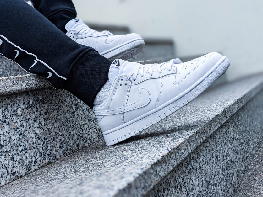 靴 sb dunk low triple White Nike-dunks.jpg